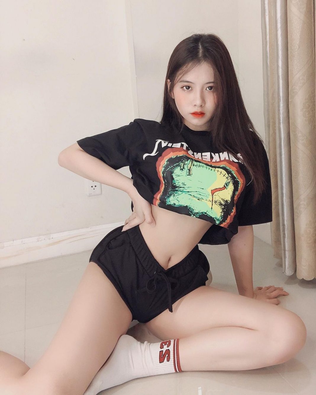 Link Instagram Trương Khả Di Những Màn Tạo Dáng Khoe Body ấn Tượng Của Hotgirl Trương Khả Di 