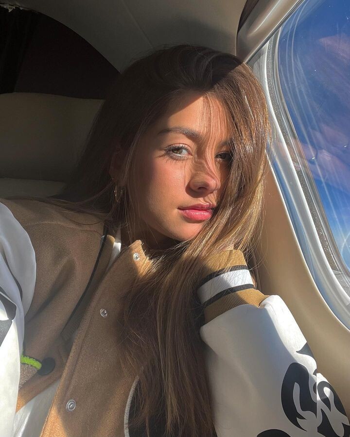 Link Instagram Sophia Weber – Người đẹp sở hữu gương mặt khả ái